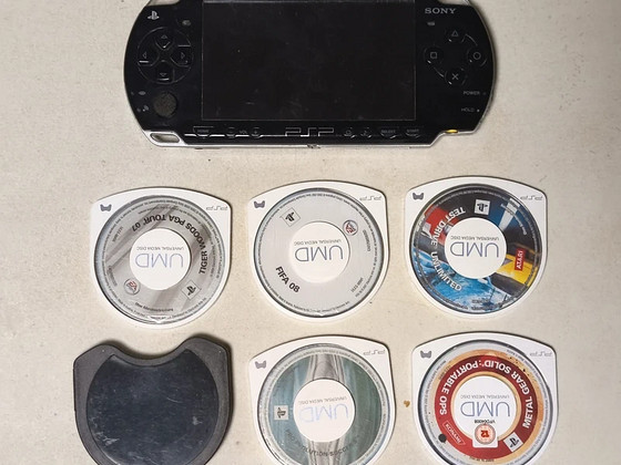 Sony PSP-2003 Slim + Charger + 8GB Memory Stick + Games
