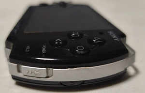 Sony PSP-2003 Slim + Charger + 8GB Memory Stick + Games (7 foto / 10)