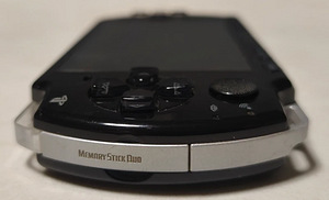 Sony PSP-2003 Slim + Charger + 8GB Memory Stick + Games (9 foto / 10)