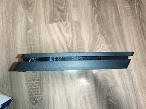 PlayStation 4 Slim 500GB + 2 Controllers + Camera (4 foto / 9)