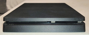PlayStation 4 Slim 500GB + 2 Controllers + Camera (9 foto / 9)