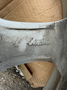 17" оригинальные диски Volvo 5x108 (7 фото из 8)
