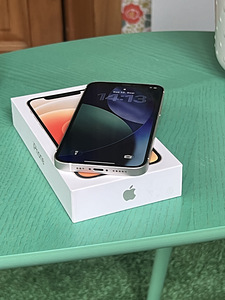 iPhone 12 (3 foto / 7)