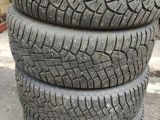 Continental IceContact 2 зимние шипованные шины 235/55 R17 XL (4 шт.)