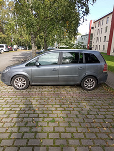 Opel Zafira (2 foto / 10)