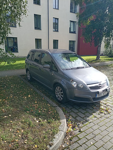 Opel Zafira (3 foto / 10)