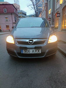 Opel Zafira (5 foto / 10)