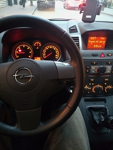 Opel Zafira (8 foto / 10)