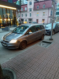 Opel Zafira (7 foto / 10)