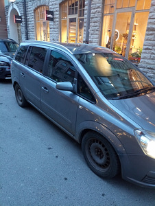 Opel Zafira (10 foto / 10)