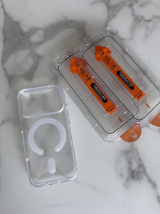 iPhone 18 Pro MagSafe ümbris ja 2 paigaldusraamiga kaitsekla (1 foto / 6)
