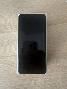 Telefon (2 foto / 5)