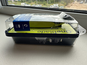 Бритва/Триммер Philips OneBlade (4 фото из 4)