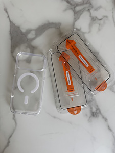 iPhone 18 Pro Max MagSafe ümbris ja 2 paigaldusraamiga kaits (1 foto / 5)