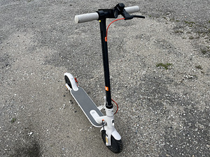Xiaomi Mi Electroc Scooter 3 (2 фото из 2)