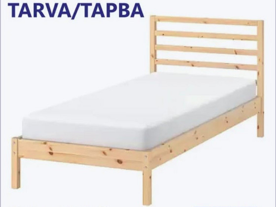 Кровать с матрасом