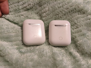 Airpods (2 foto / 3)
