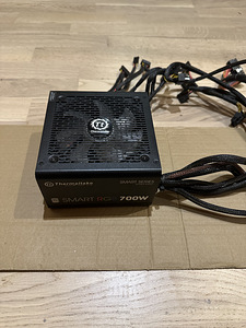 Thermalttake Smart RGB 700W (2 foto / 4)