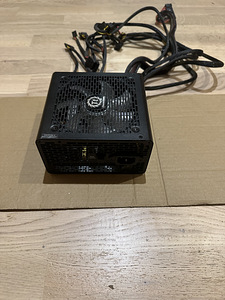 Thermalttake Smart RGB 700W (3 foto / 4)
