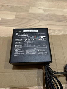 Thermalttake Smart RGB 700W (4 foto / 4)