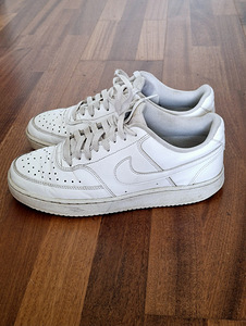 Кроссовки Nike р.41, внутри подкладка вся целая. (1 фото из 4)