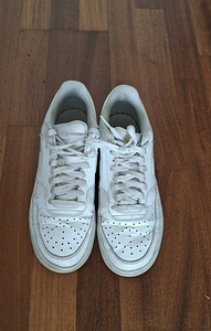 Кроссовки Nike р.41, внутри подкладка вся целая. (2 фото из 4)