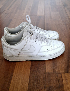 Кроссовки Nike р.41, внутри подкладка вся целая. (4 фото из 4)