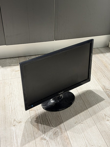 Monitor (1 foto / 2)