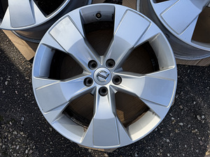 18" Volvo originaalveljed 5x108 (4 foto / 7)