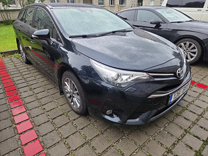 Toyota Avensis 2017 (1 foto / 14)
