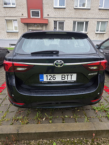 Toyota Avensis 2017 (4 foto / 14)