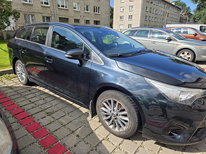 Toyota Avensis 2017 (13 foto / 14)