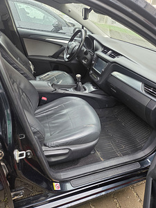Toyota Avensis 2017 (12 foto / 14)