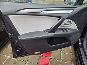 Toyota Avensis 2017 (8 foto / 14)