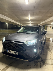 Rav4 luxury plus 2022, 2.0 bensiin 129kw cvt 34000km (4 foto / 11)