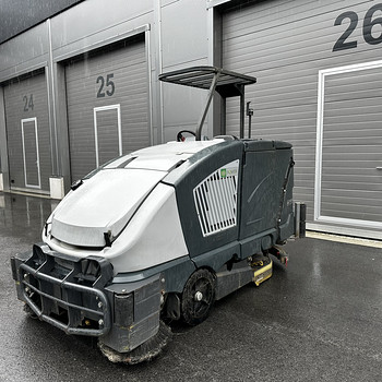 Подметально-поломоечная машина Nilfisk CS7010 с аккумуляторным питанием