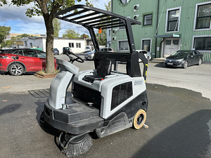 Подметальная машина Nilfisk SW5500 с местом для оператора (5 фото из 10)