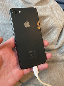 iPhone 8 Must 64GB (2 foto / 5)