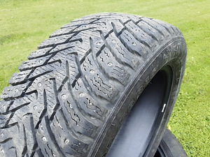 Шипованные шины Nokian 205/55 R16 (1 фото из 2)