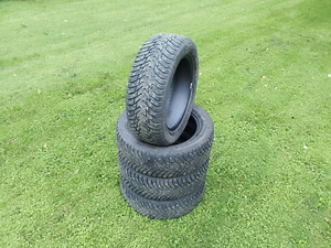 Шипованные шины Nokian 205/55 R16 (2 фото из 2)