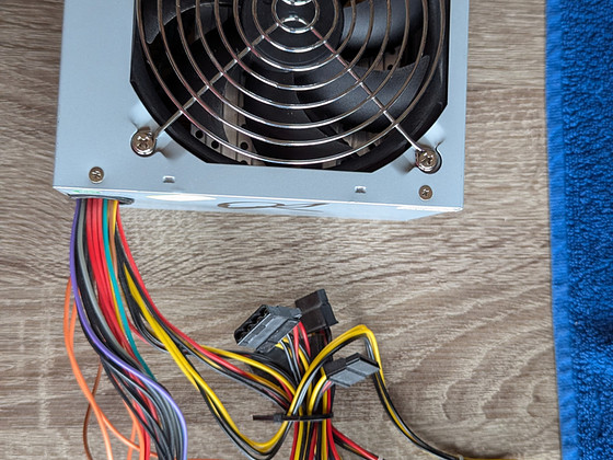 450-vatine toiteplokk (PSU)