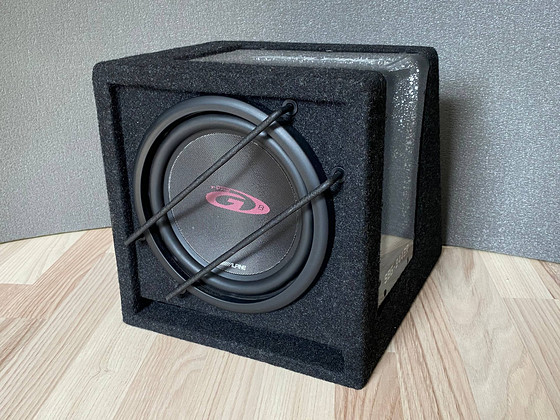 Alpine SBG-844BR — sinise valgustusega subwoofer