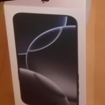 Продам iPhone 16 Pro Max