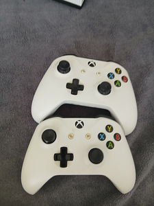 Xbox One S + 2 джостика (3 фото из 5)