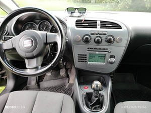 Seat leon (8 foto / 9)