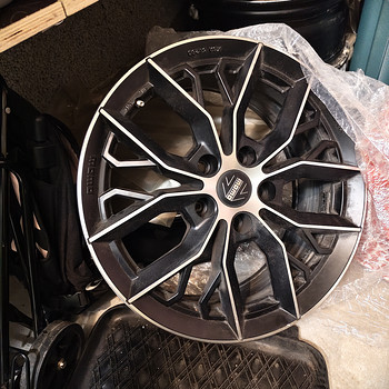 MOMO Massimo R17 (5x114.3)