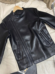 Стильная мужская кожаная куртка / байкерская ZARA, чёрная M (5 фото из 6)