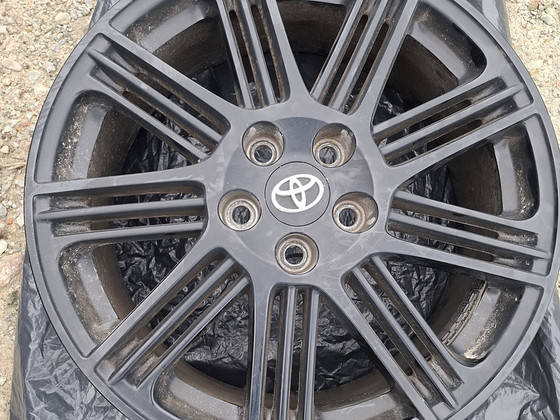 Müüa Toyota RAV4 originaal 18" valuveljed