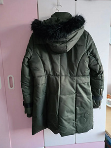 Зимнее пуховое пальто Guess, размер M (2 фото из 3)