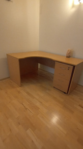 Kirjutuslaud tooliga. (1 foto / 3)